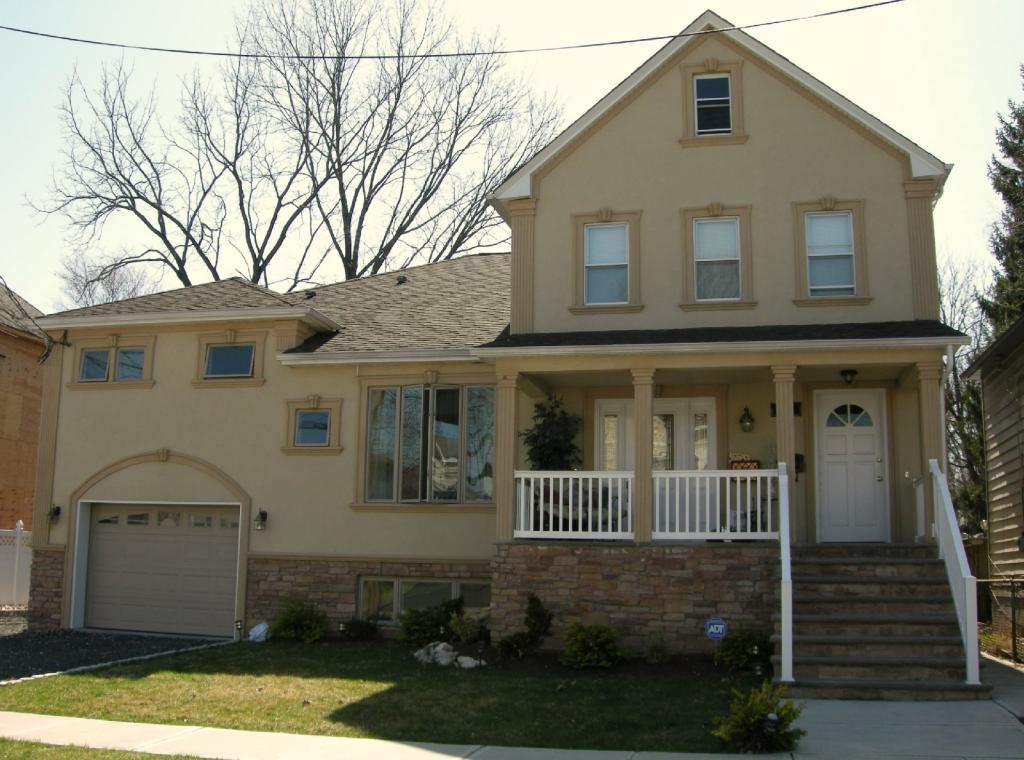 19 WOODLAWN AVE