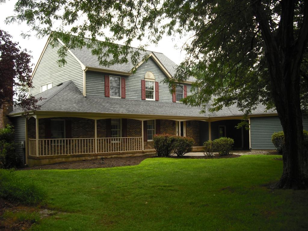 35 HILLCREST CT
