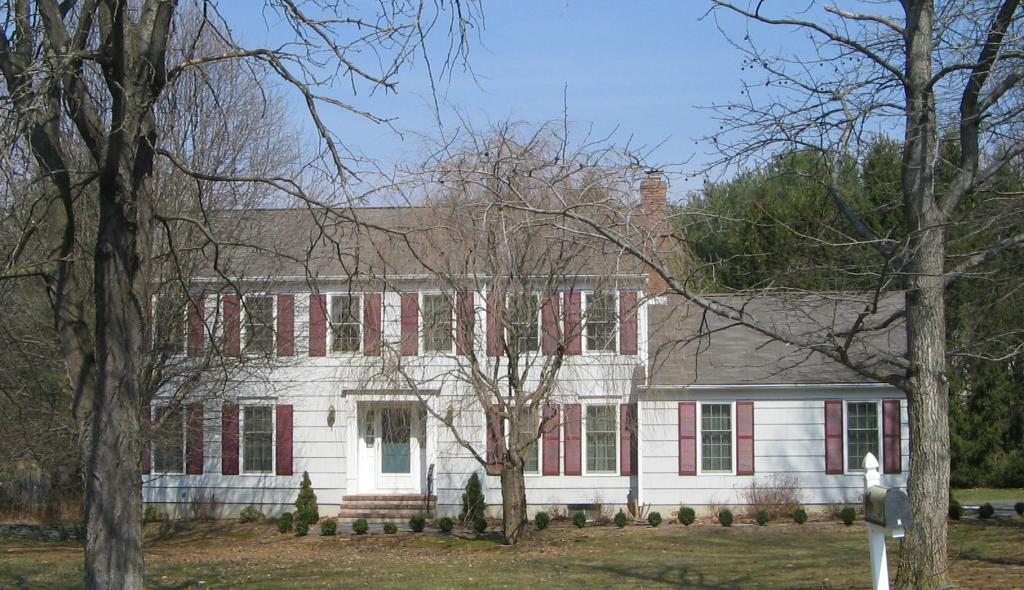 3 Woods Edge Court