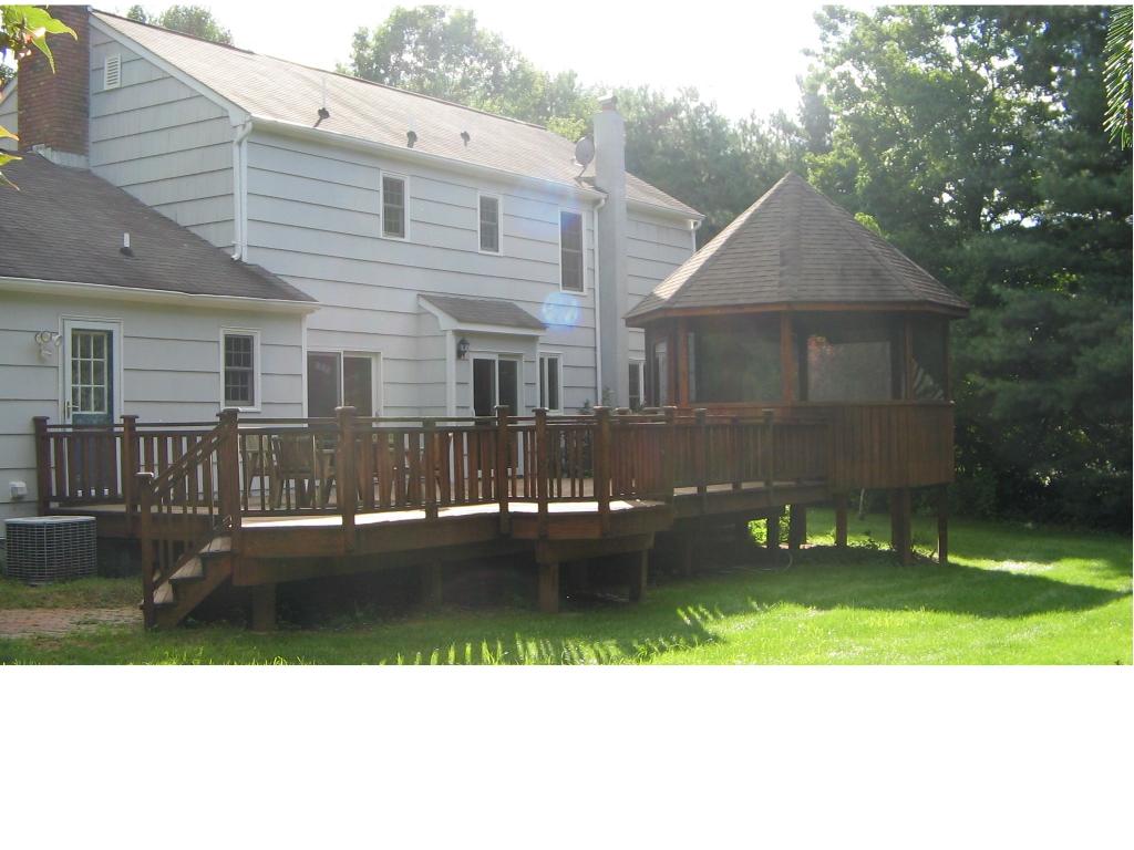 3 Woods Edge Court