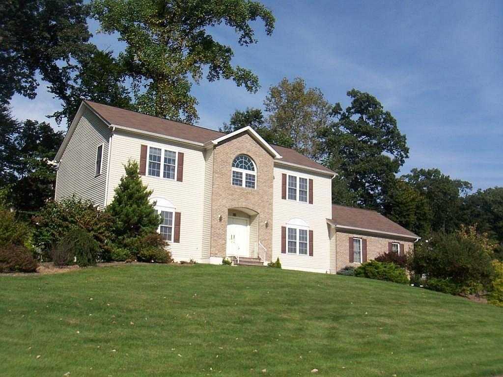 94 FOREST WAY