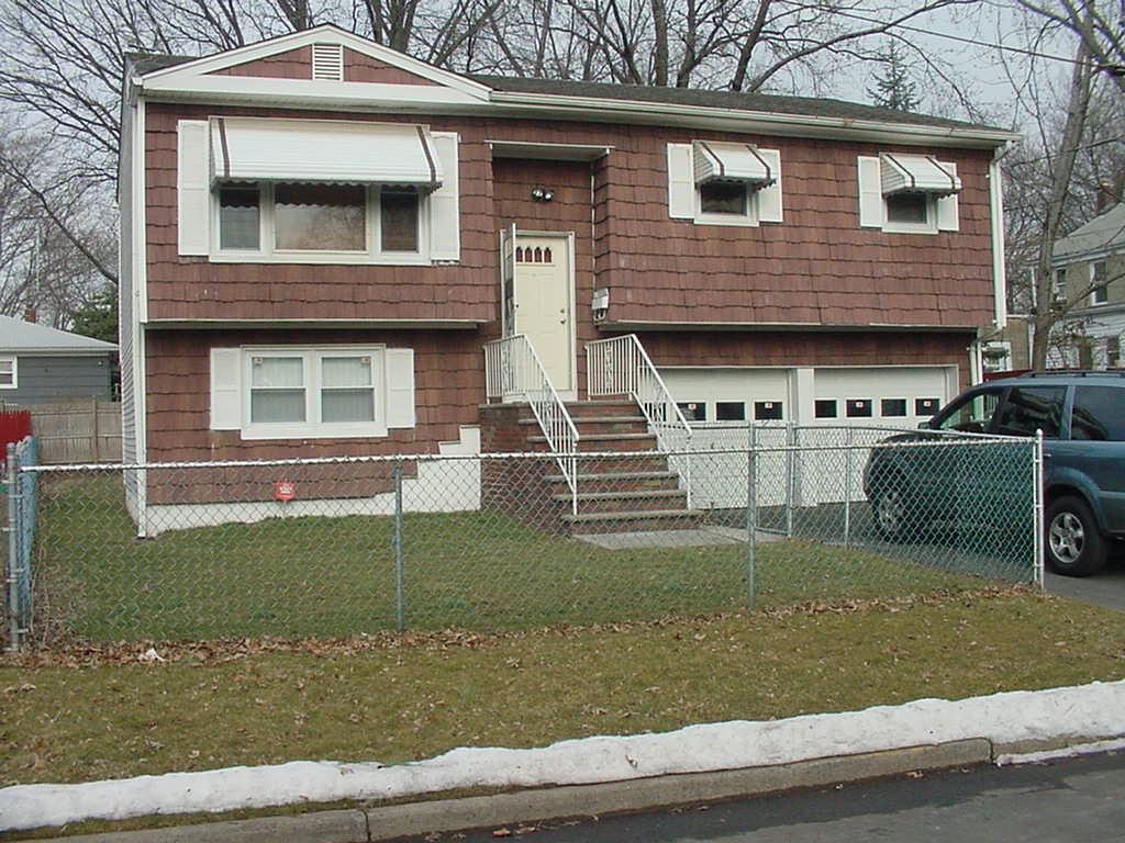 812 LAUREL PL
