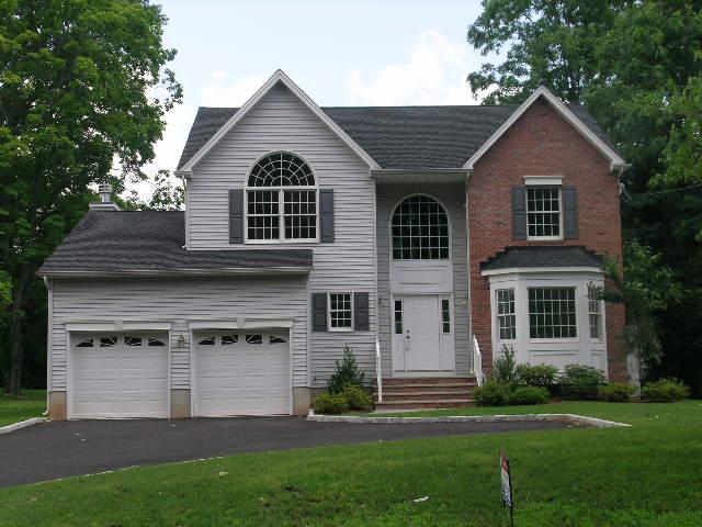 MLS #/Web ID: 2698161