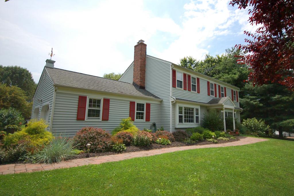 2 BENJAMIN CT