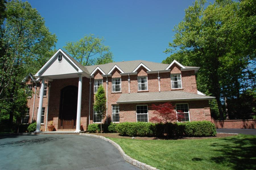 1111 JOHNSTON DR