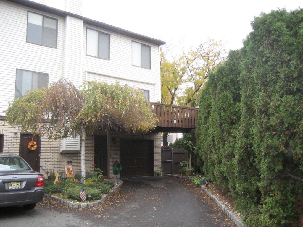 MLS #/Web ID: 2715561