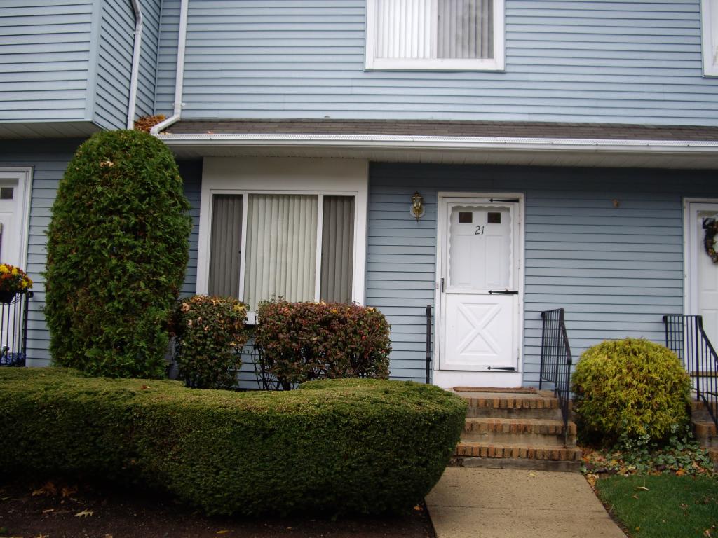 21 WESTBROOK CT