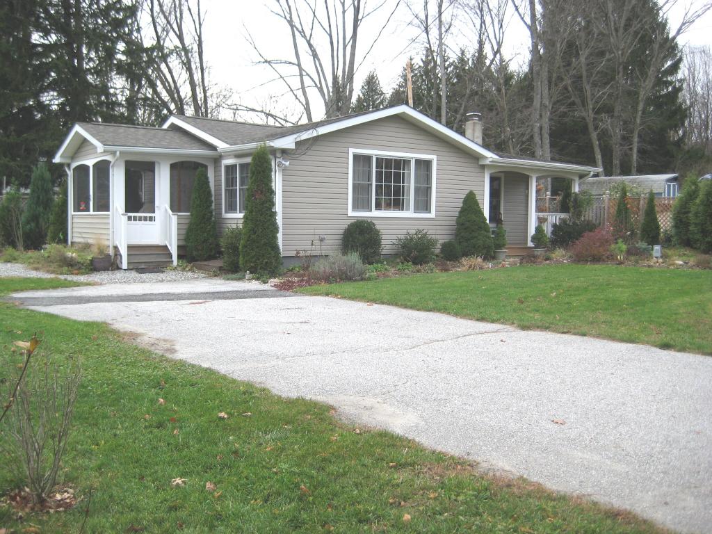 902 WILLOW DR