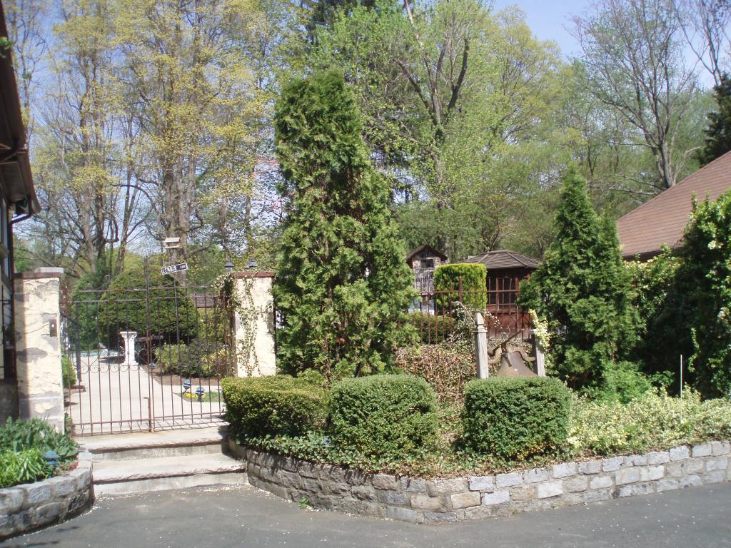 25 LINDEN AVE