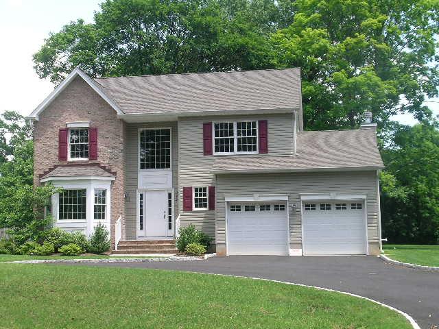MLS #/Web ID: 2698162