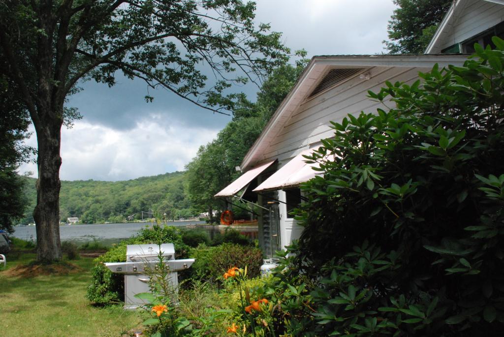 71 LAKE DR