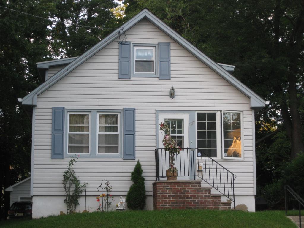 127 W HANOVER AVE