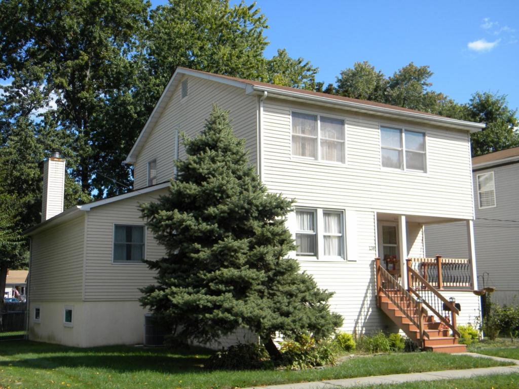 138 HART ST