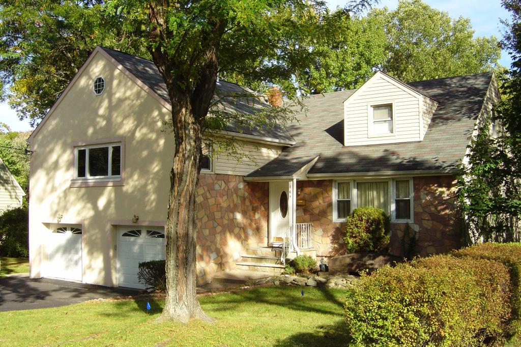 Single Family Home for Sale, ListingId:14292121, location: 164 E VILLAGE CIR Paramus 07652