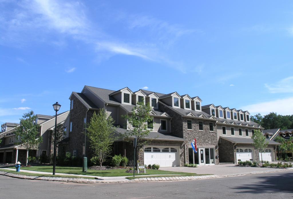 MLS #/Web ID: 2659563