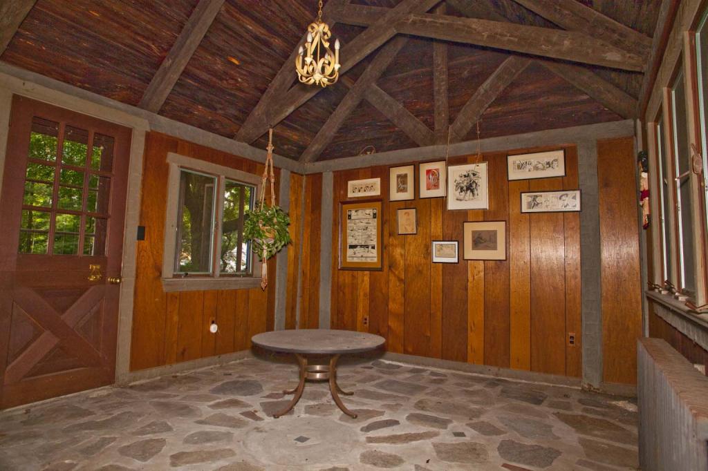 MLS #/Web ID: 2695363