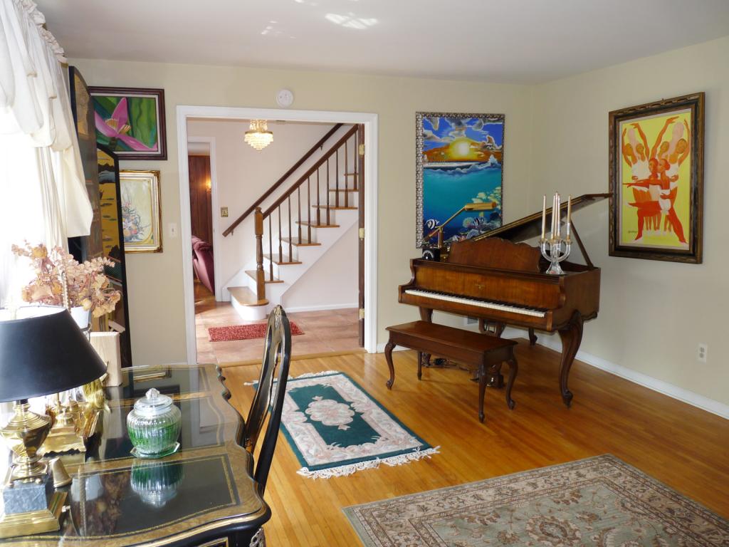 MLS #/Web ID: 2716463