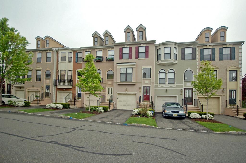 MLS #/Web ID: 2723863