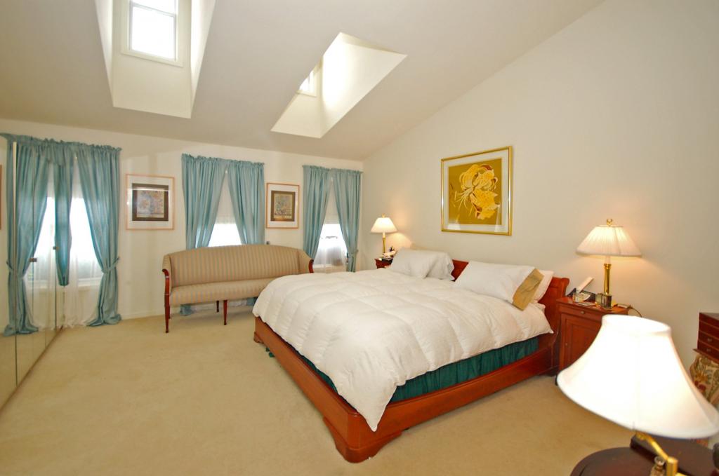 MLS #/Web ID: 2723863