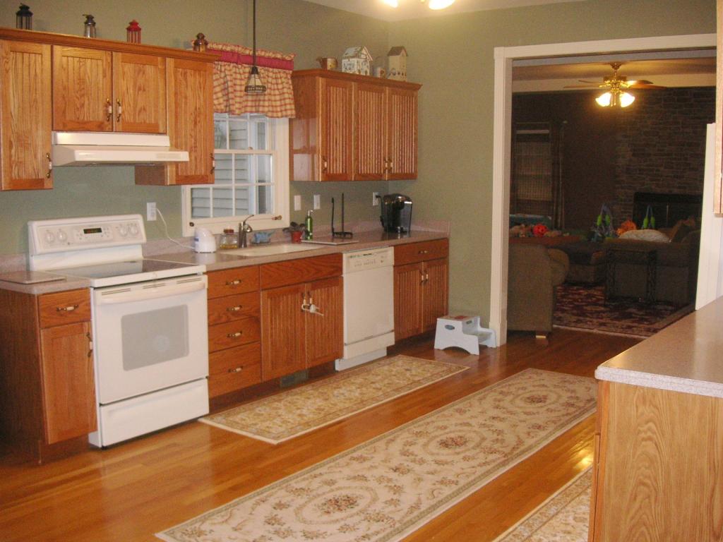 8 LONG HILL RD