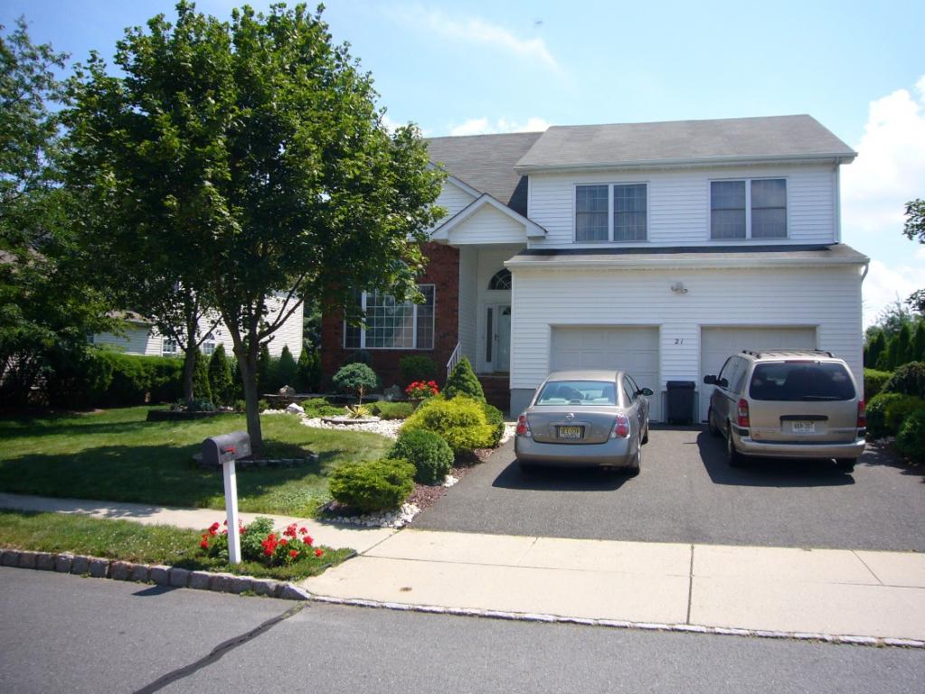 MLS #/Web ID: 2726463