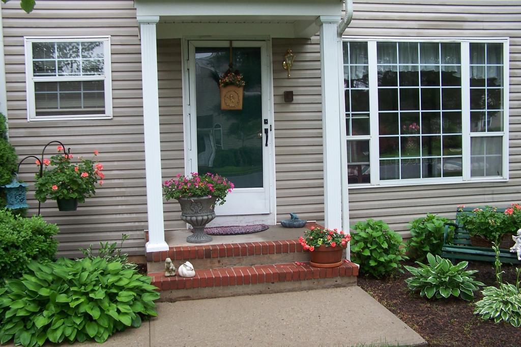 236 LOBELIA CT