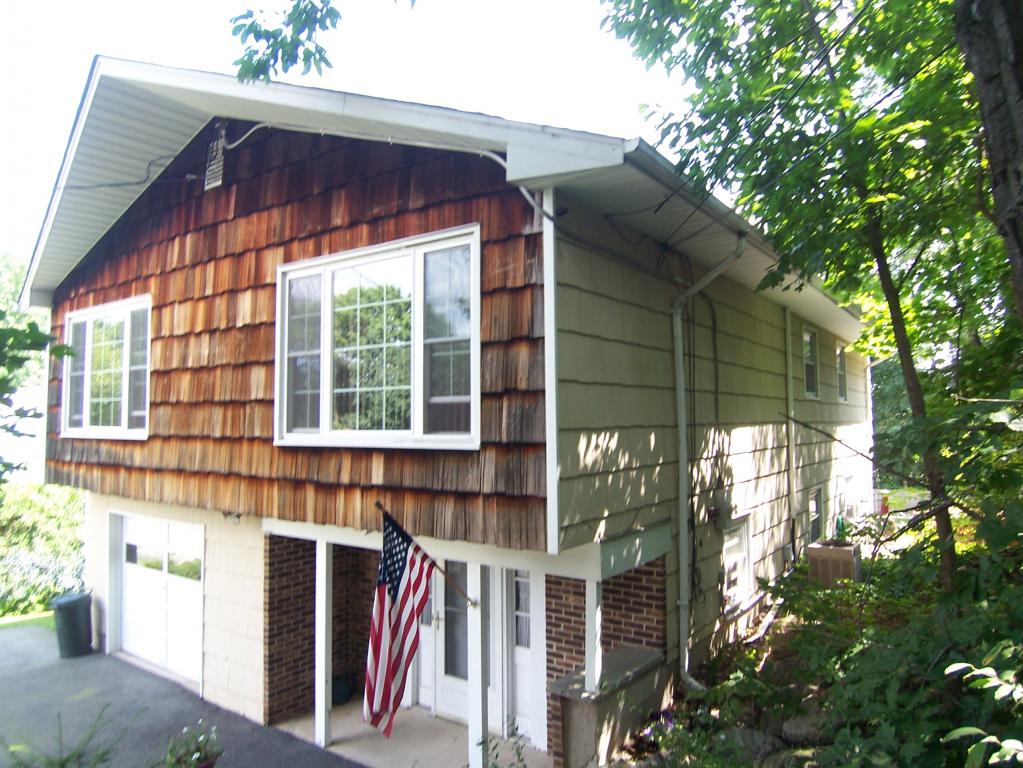 32 CENTER ST
