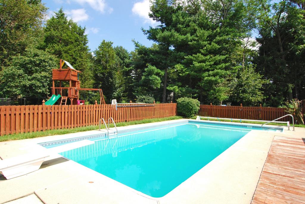 MLS #/Web ID: 2706664