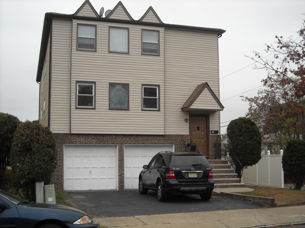 220 ASTORIA PL