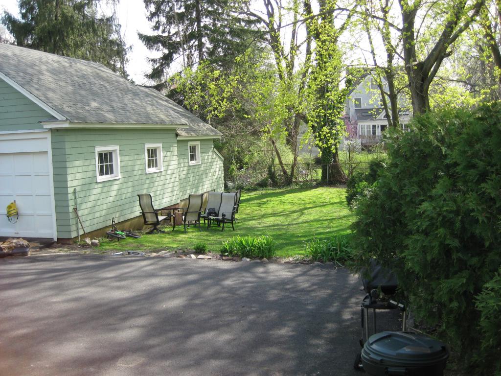 325 MOUNTAIN AVE
