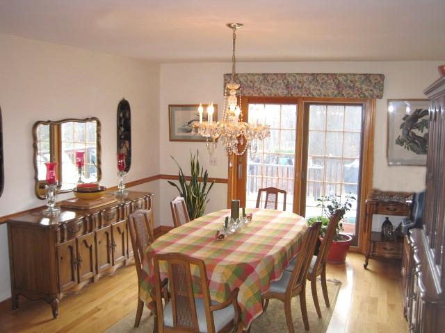27 MEREDITH DR