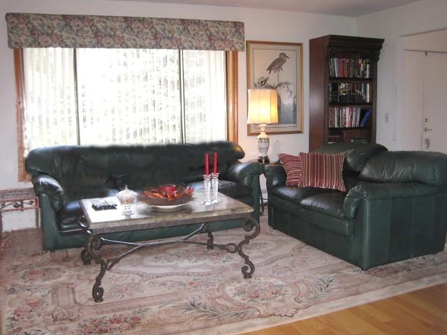 27 MEREDITH DR