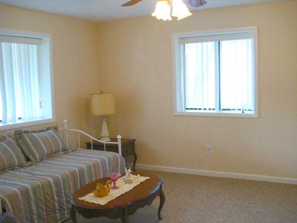 27 MEREDITH DR