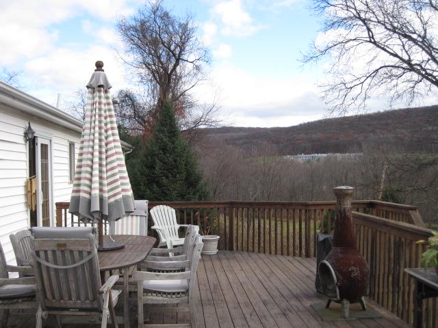 27 MEREDITH DR