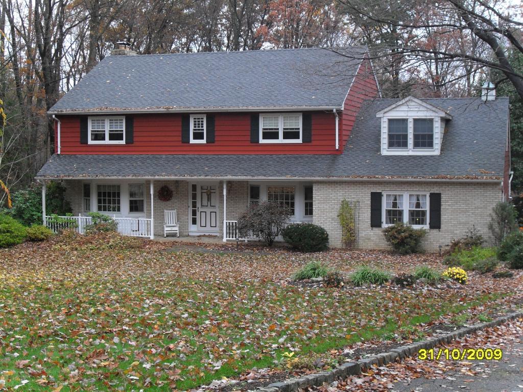 11 DONNA LEE CT