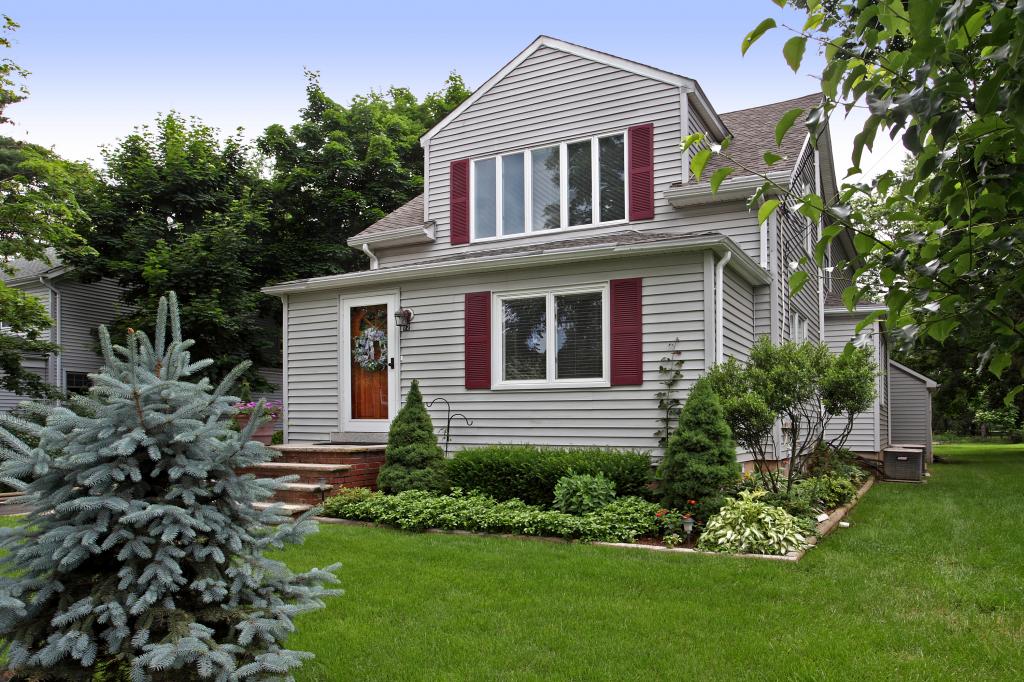 MLS #/Web ID: 2689165