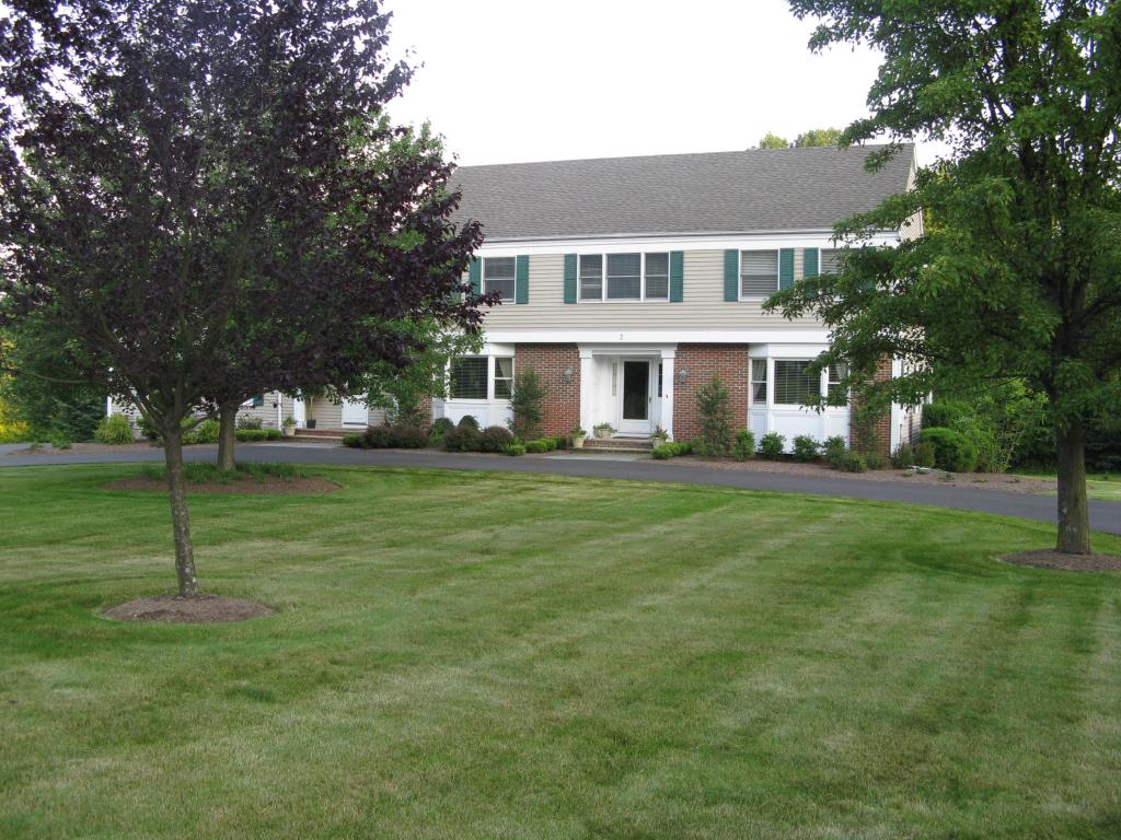2 CANTERBURY CT