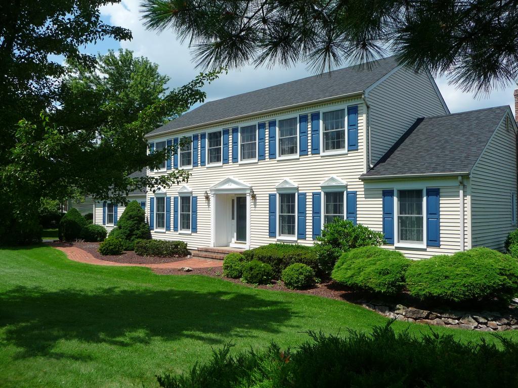 MLS #/Web ID: 2702565