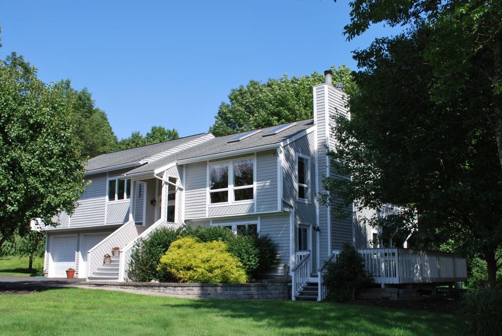 8 ROY RD