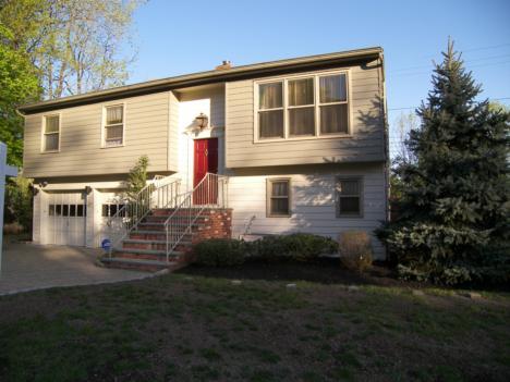 670 RIDGEWOOD RD