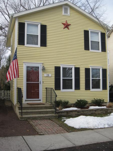 20 LAUREL AVE