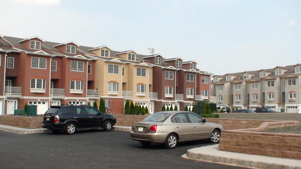 MLS #/Web ID: 2393867