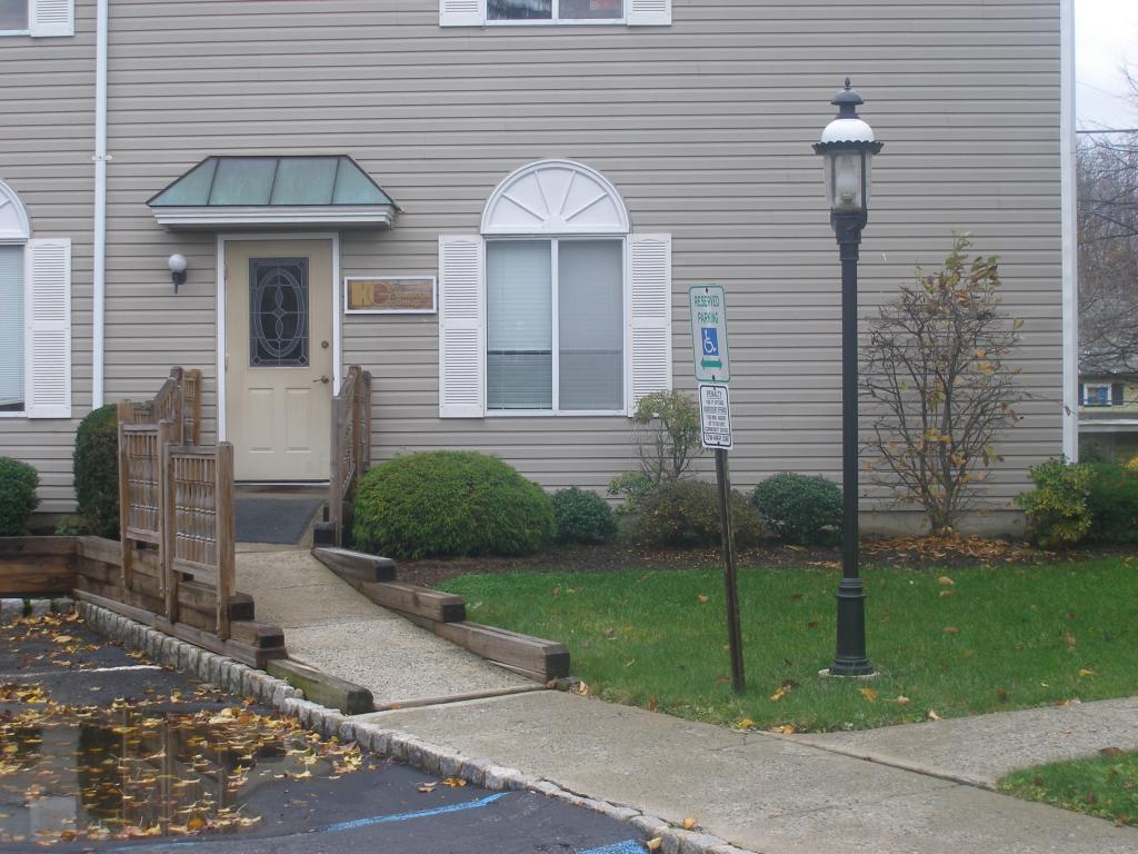 100 MOUNTAIN CT