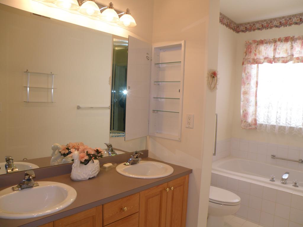 70 Kensington Cir