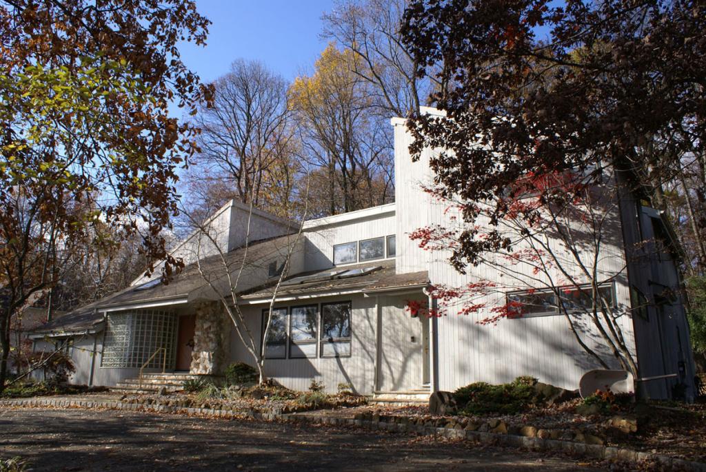 875 JOHNSTON DR
