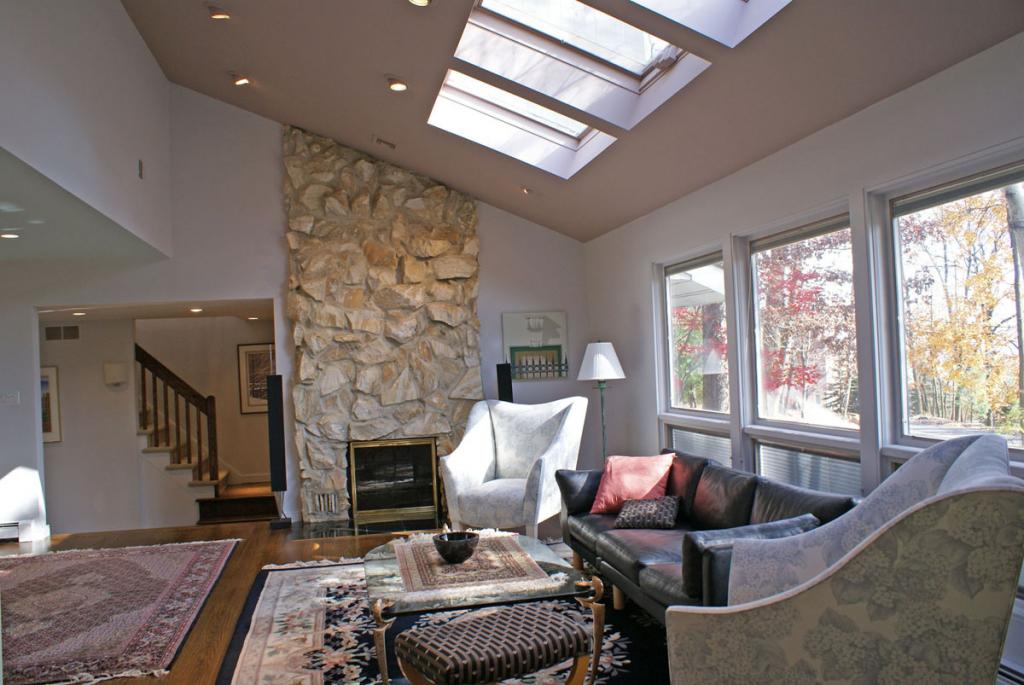 875 JOHNSTON DR