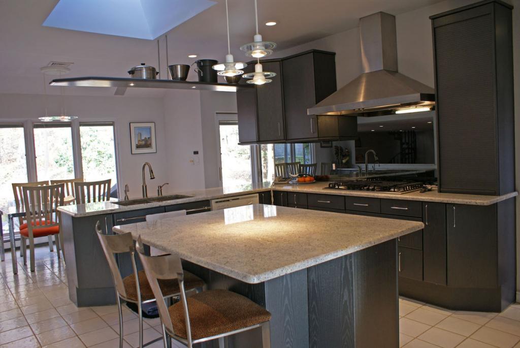 875 JOHNSTON DR
