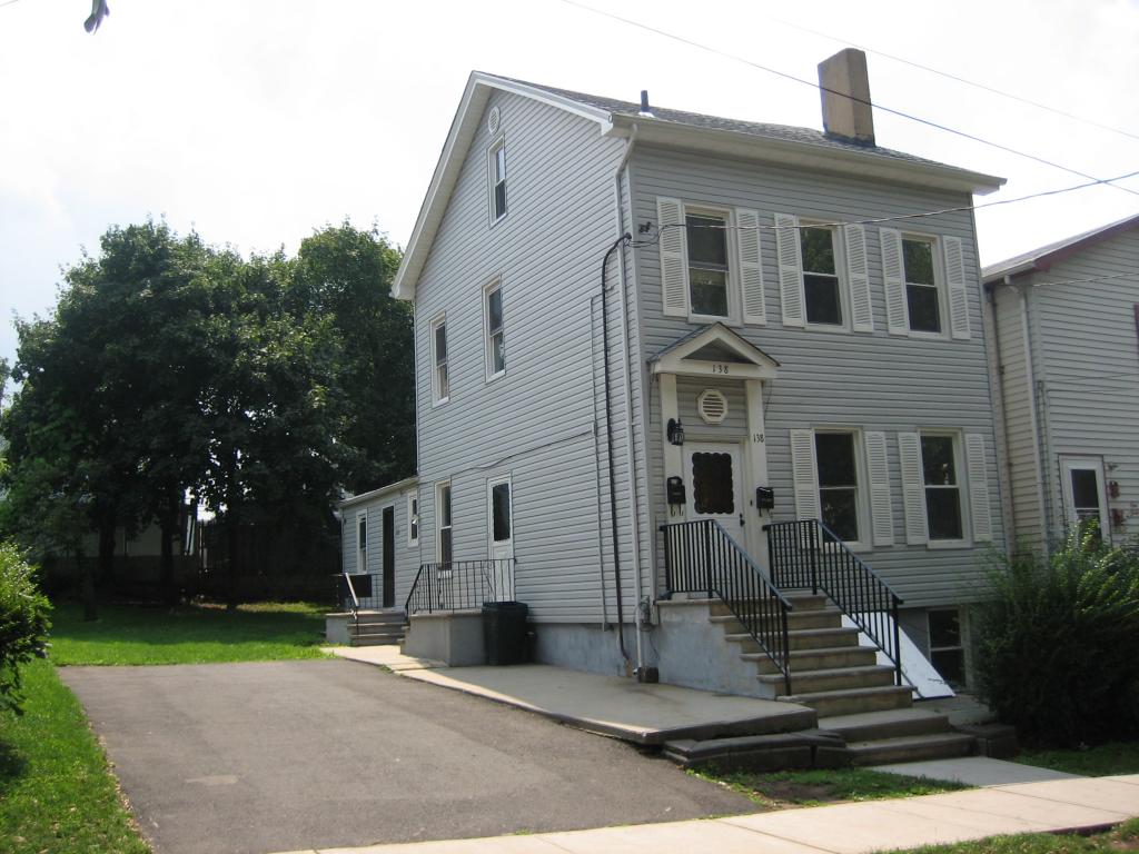 138 DELAVAN ST Unit 1