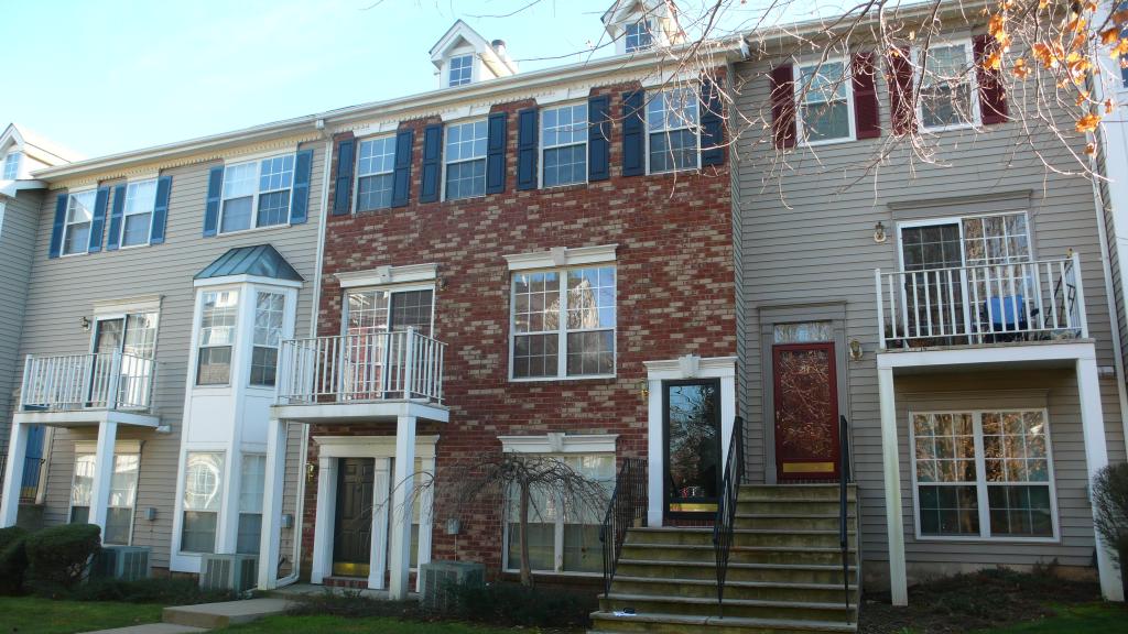212 SAPPHIRE LN