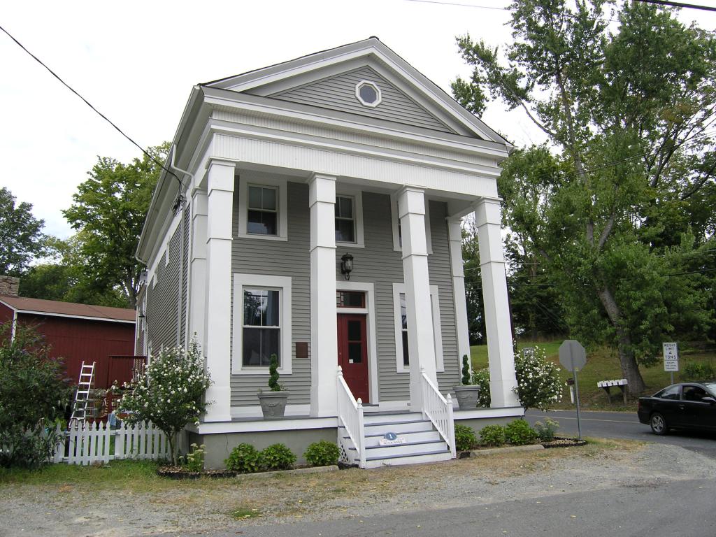 MLS #/Web ID: 2571669